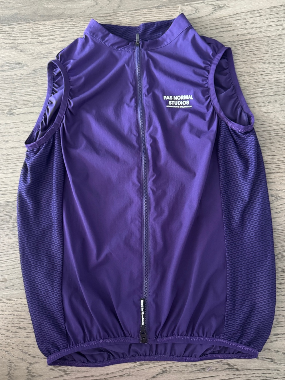 Pas Normal Studios Women’s Mechanism Stowaway Gilet (lightweight vest)